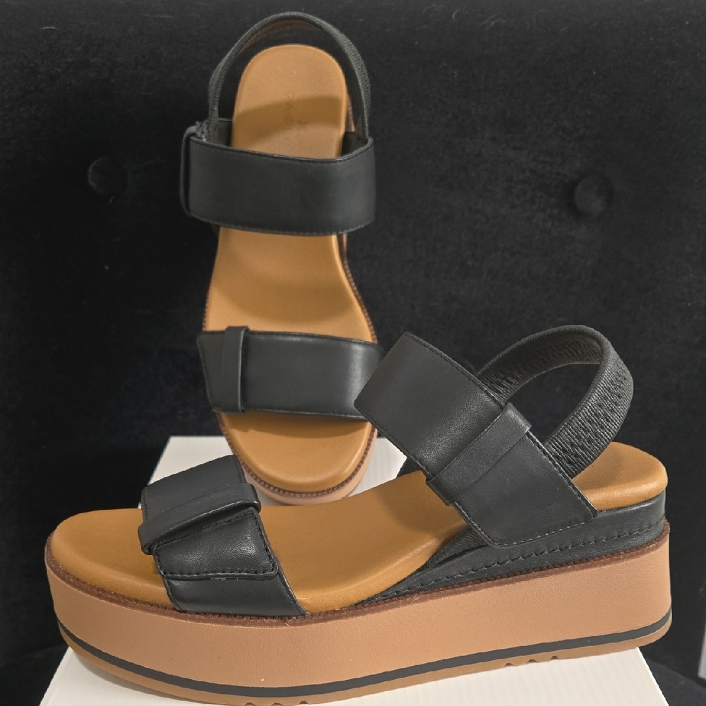 Caslon Black and Tan Platform Sandals NWT